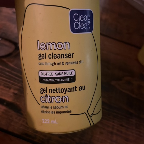 Bright skin cleanser and toner - Picture 2 of 5